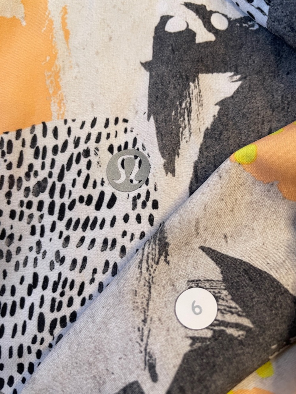 NWOT LuLuLemon Abstract Print Lightweight bubble Pants.  Size 6. - Picture 5 of 5